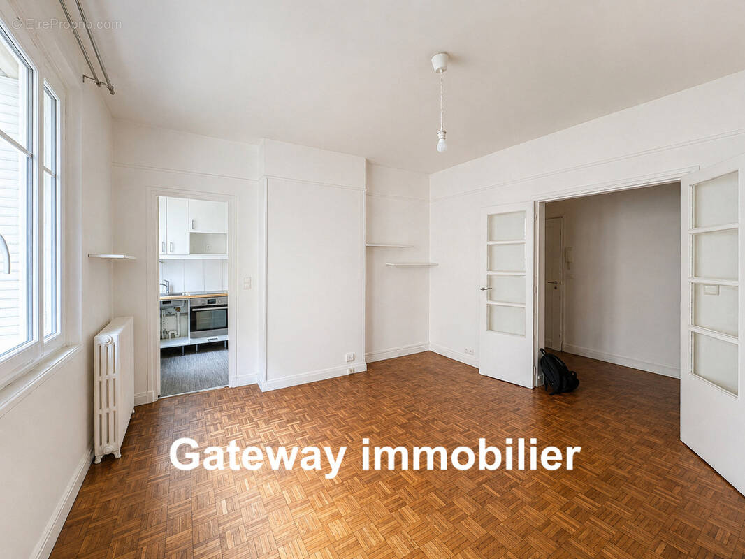 Appartement à PARIS-16E