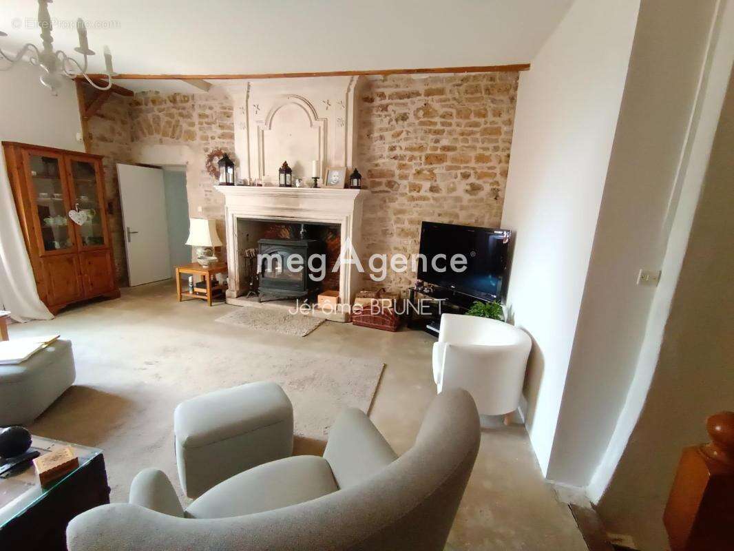 Maison à LA CHAPELLE-THEMER