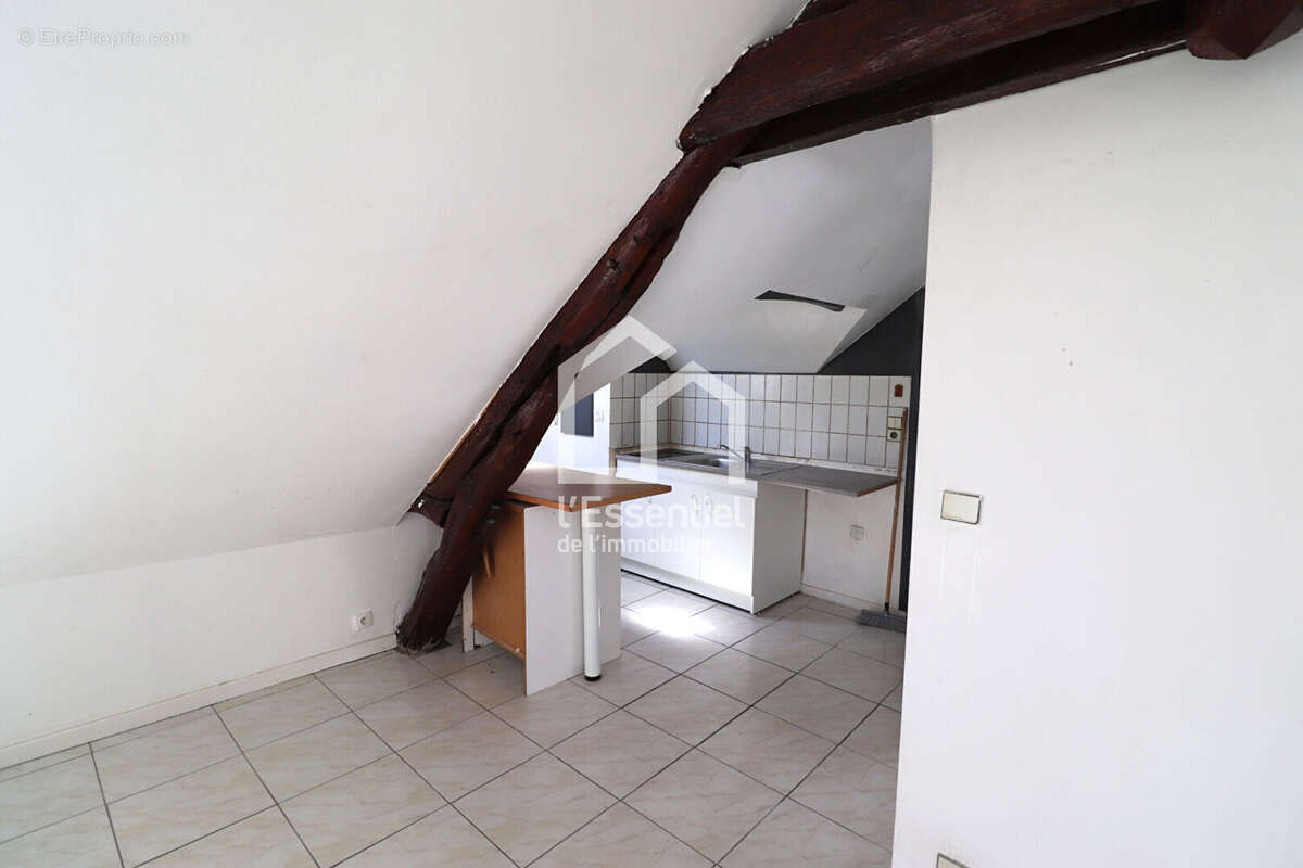 Appartement à CHANTELOUP-LES-VIGNES