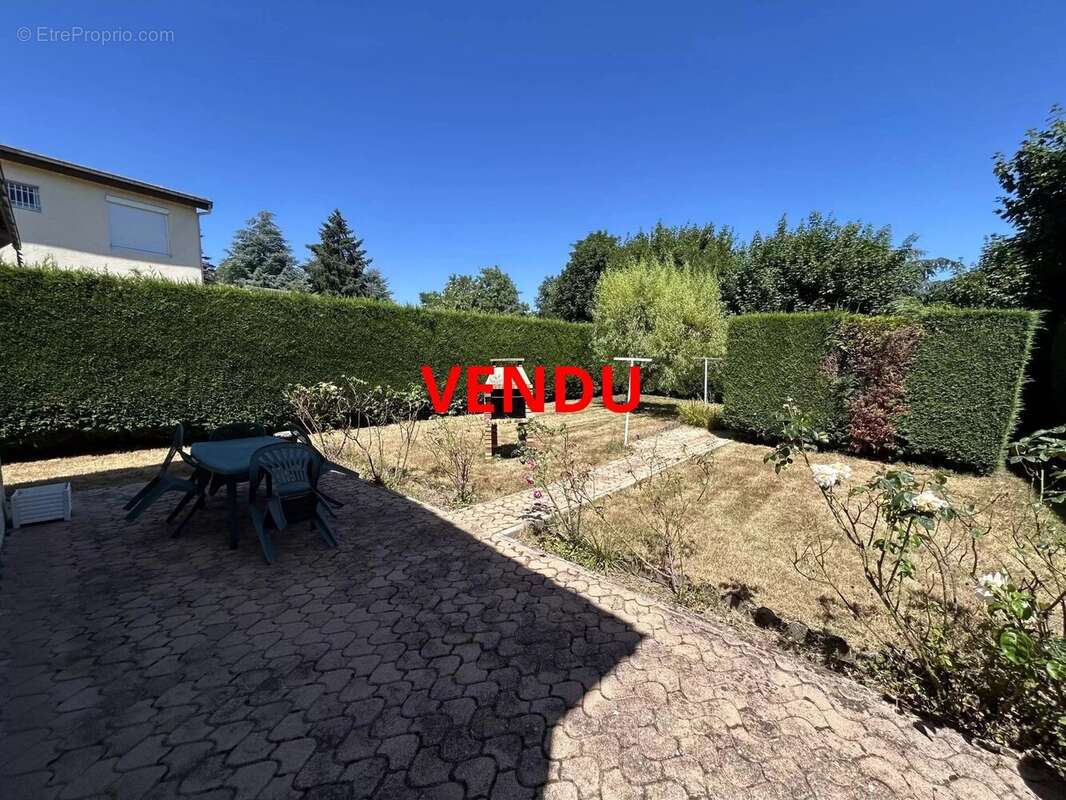 Maison à SAINT-JEAN-BONNEFONDS