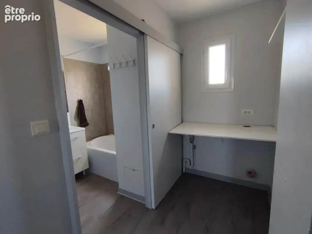 Maison 5 CHs, Bureau, Garage proche bourg - photo 10