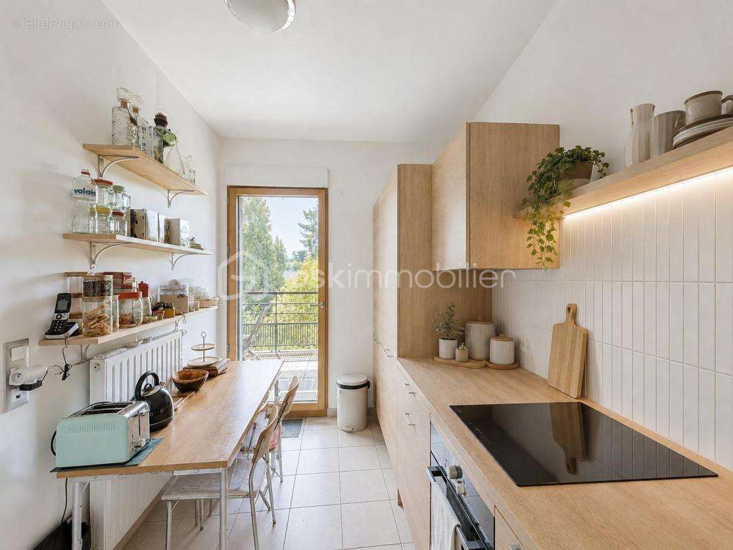 Appartement à MARNES-LA-COQUETTE