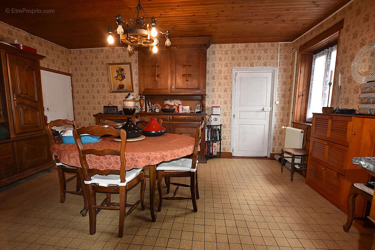 Maison à MONTCOMBROUX-LES-MINES