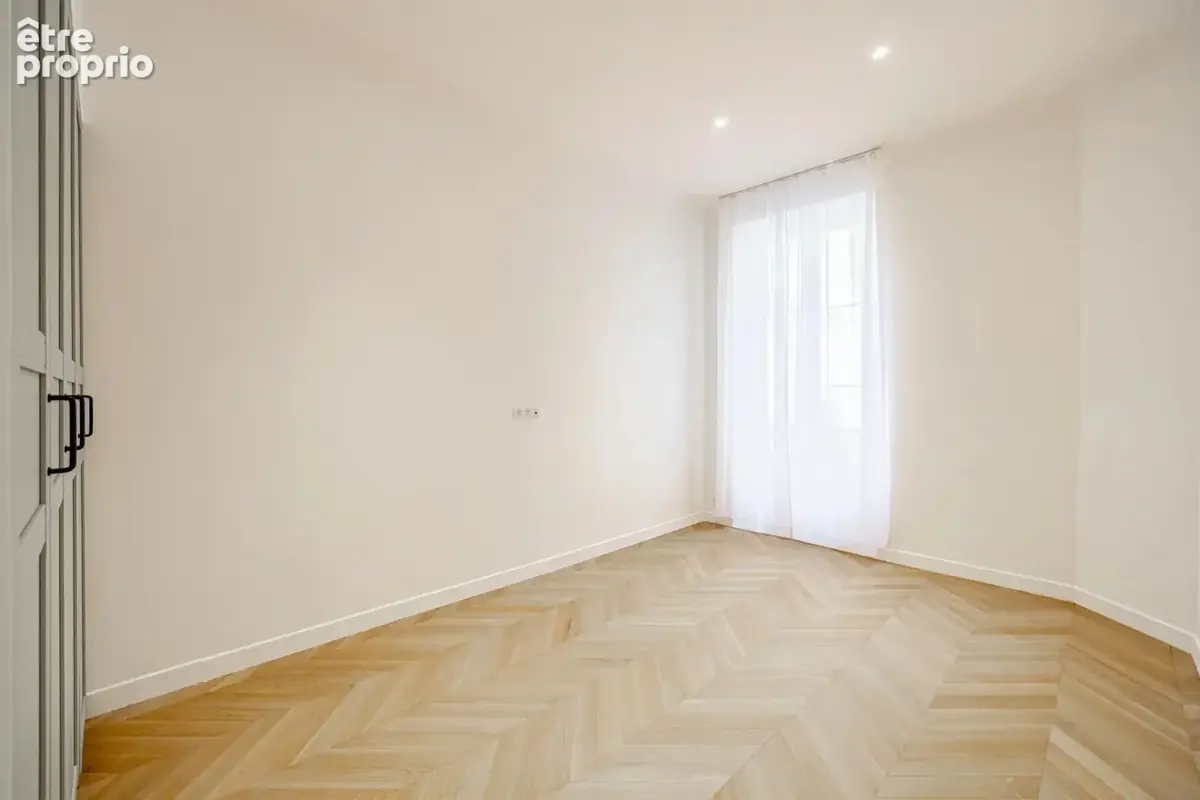 Nice - Le Port - Exceptionnel appartement 4 pièces rénové – Balcon avec vue Port - photo 15