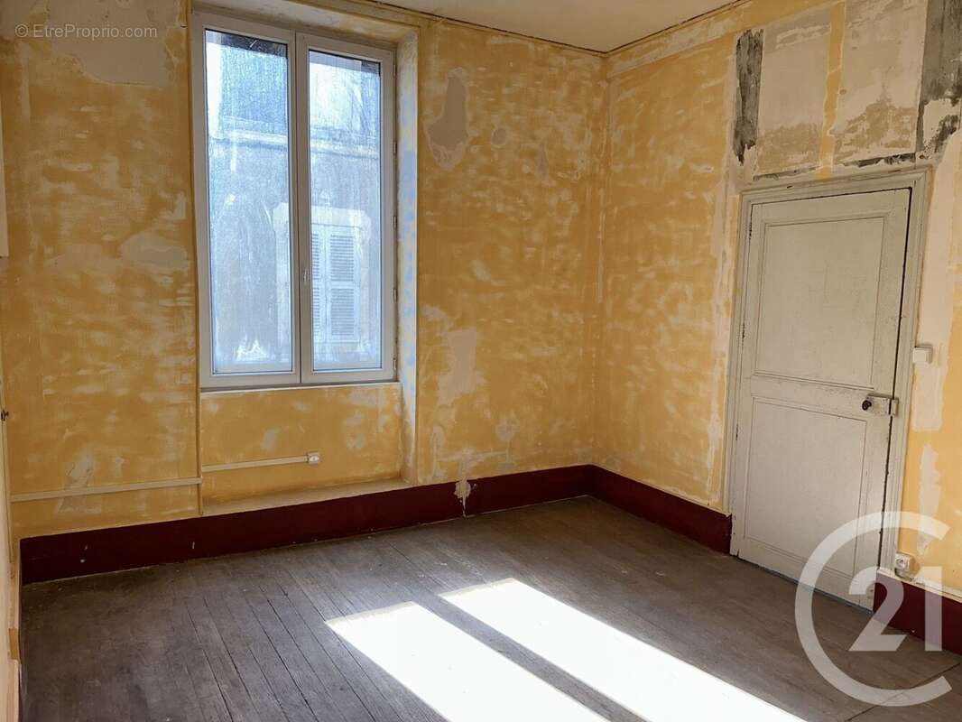 Appartement à DONZY