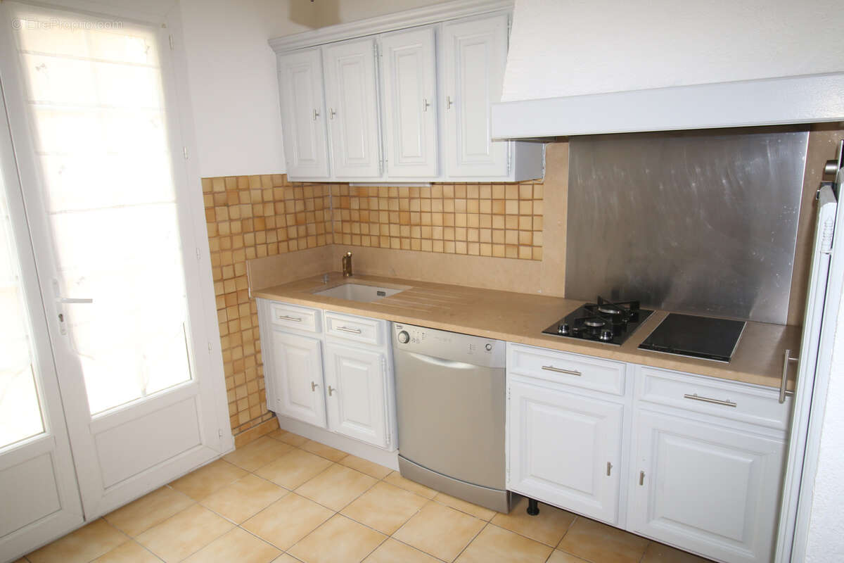 Maison à FONTVIEILLE