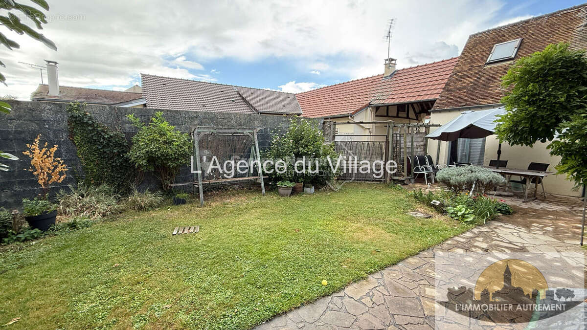 Maison à VILLENEUVE-LES-SABLONS