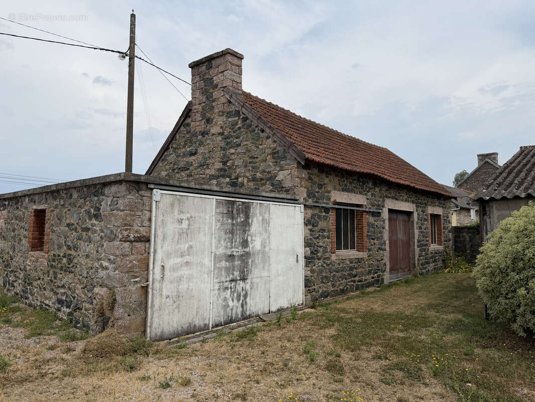Erquy 22430, fort potentiel pour cet ensemble immobilier avec maison, ancienne forge et hangar. - photo 8