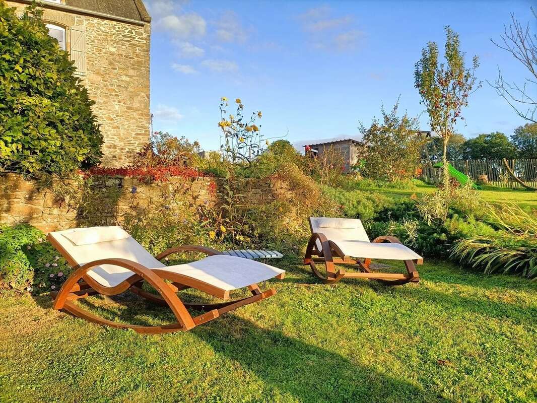 Maison à LANGROLAY-SUR-RANCE