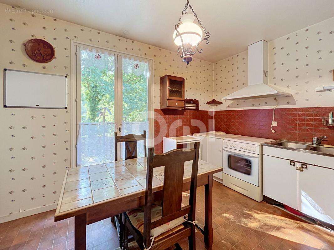 Maison familiale de plain-pied – 4 chambres avec beau potentiel - photo 4