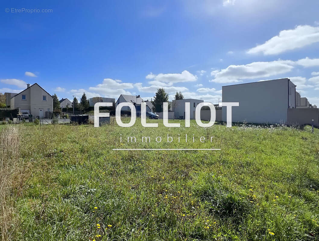 Terrain à FLEURY-SUR-ORNE