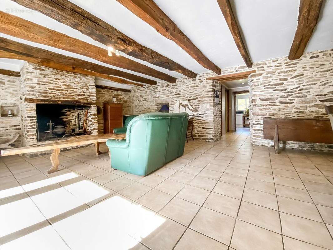 Jolie maison en pierre proche des plages avec grand jardin, puits et dépendance - photo 3
