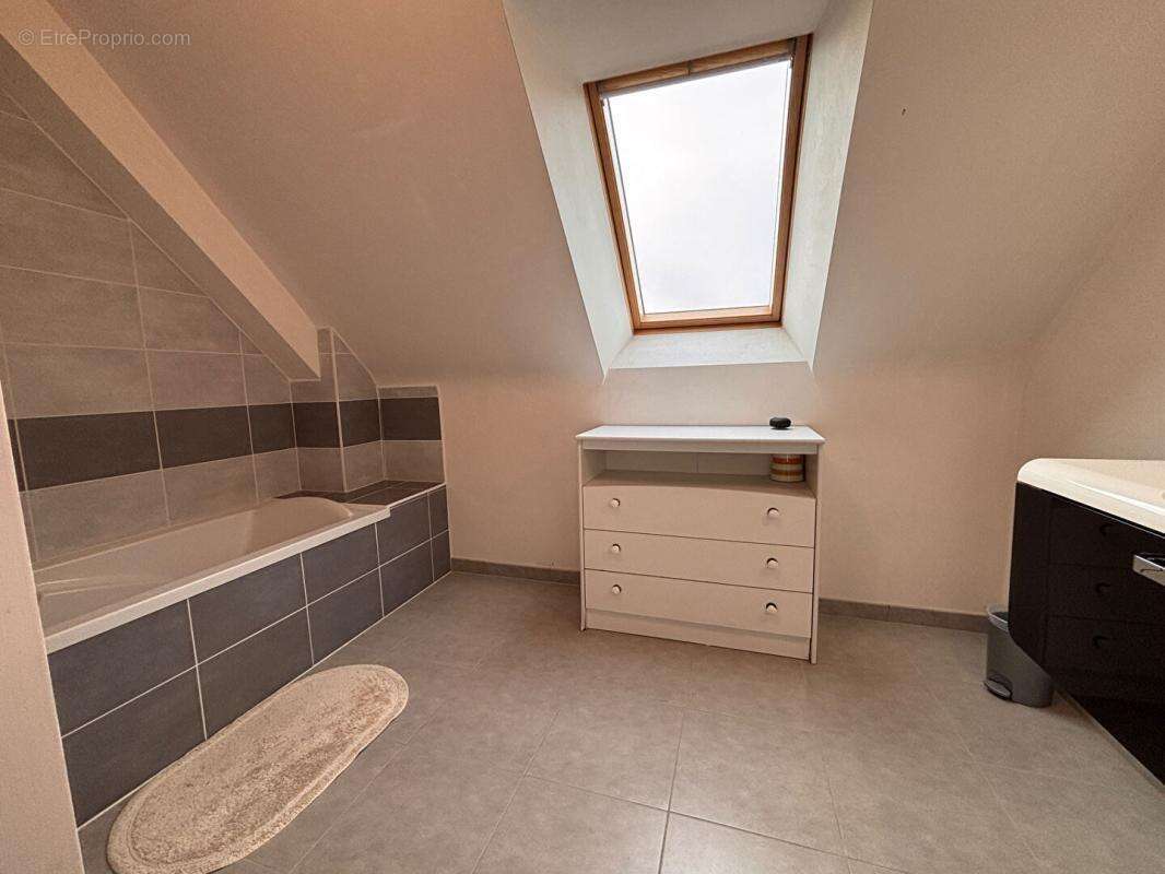 Maison à SAINT-MELOIR-DES-ONDES