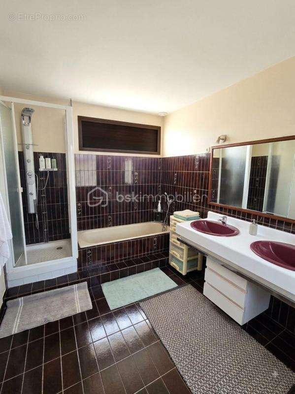 Appartement de standing de 135 m² en plein centre-ville de Langogne - photo 7