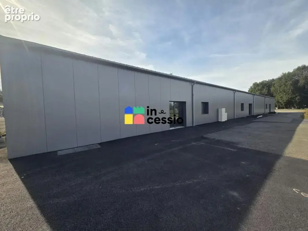 ? À vendre – Cellules d'activité 300 m2 totalement rén - photo 2