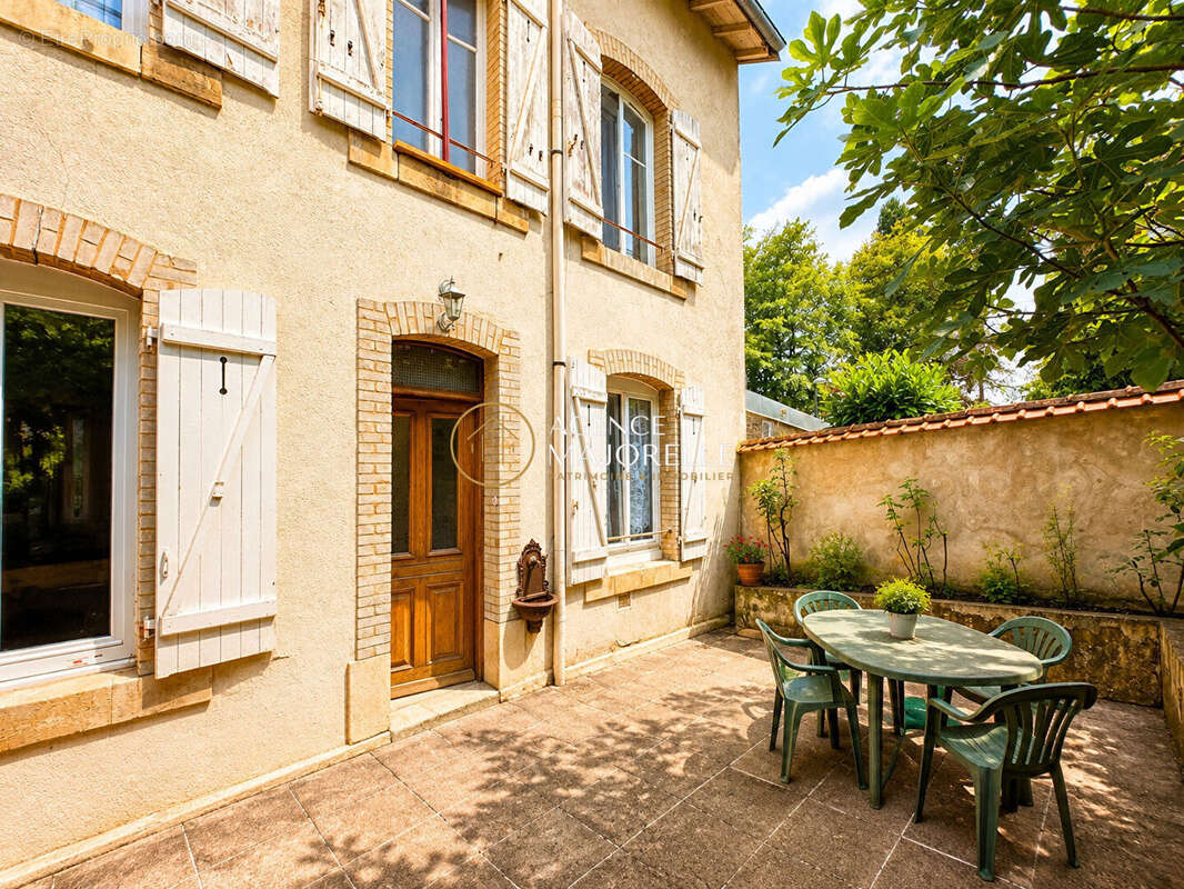 Maison de maître, Laxou village ( 6 chambres, garage et jardin). - photo 4