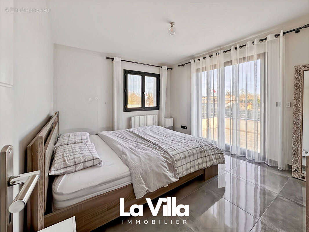 Maison à ENTRAIGUES-SUR-LA-SORGUE