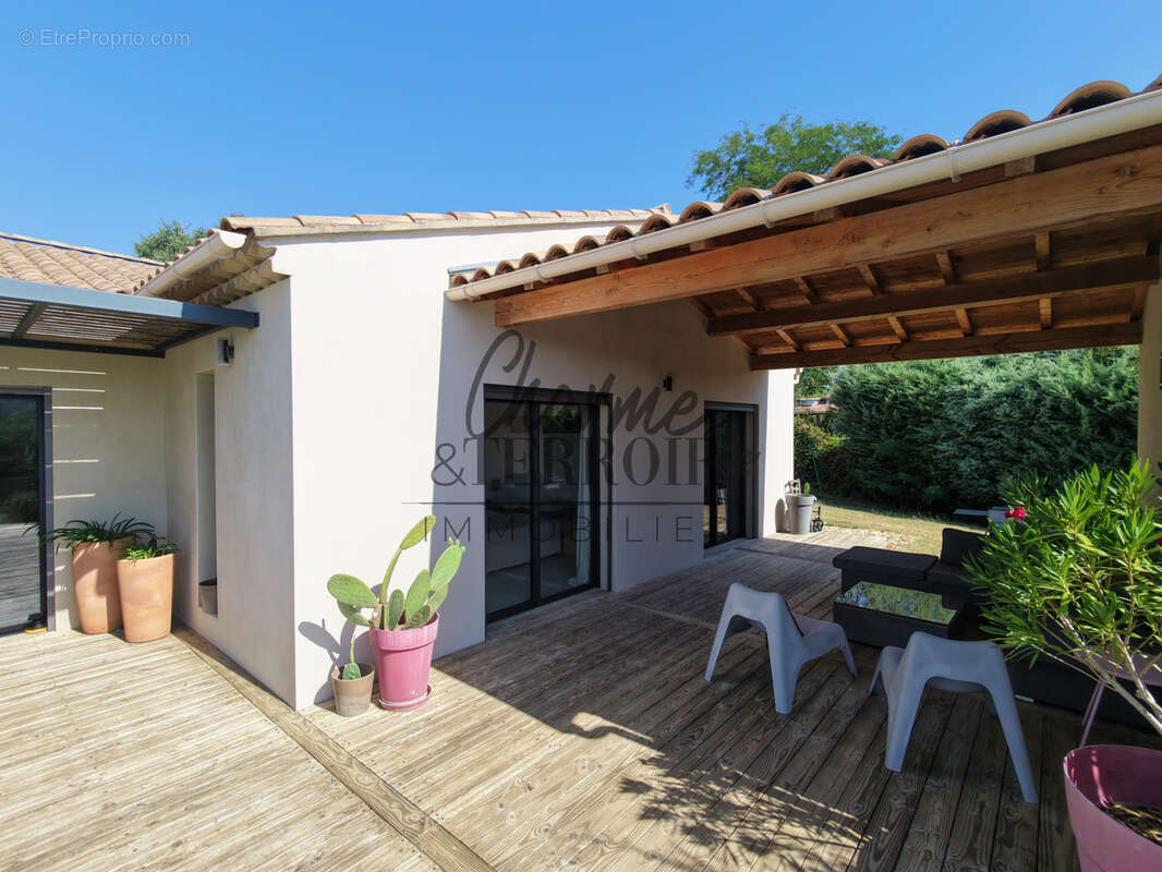 Superbe Villa contemporaine de plain-pied avec piscine et vue dégagée - photo 3