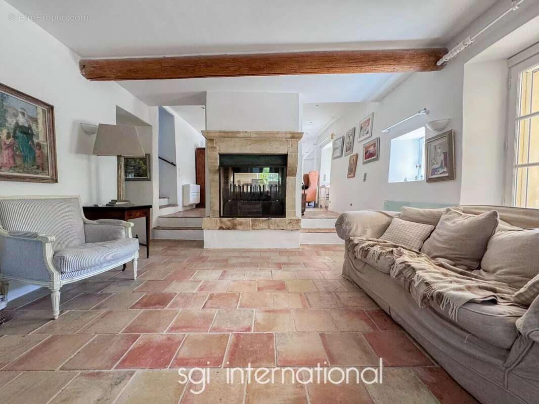 Maison à LA GARDE-FREINET