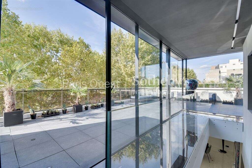 Appartement à NEUILLY-SUR-SEINE