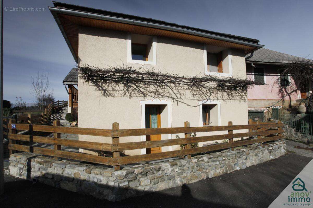 Maison à LE SAUZE-DU-LAC