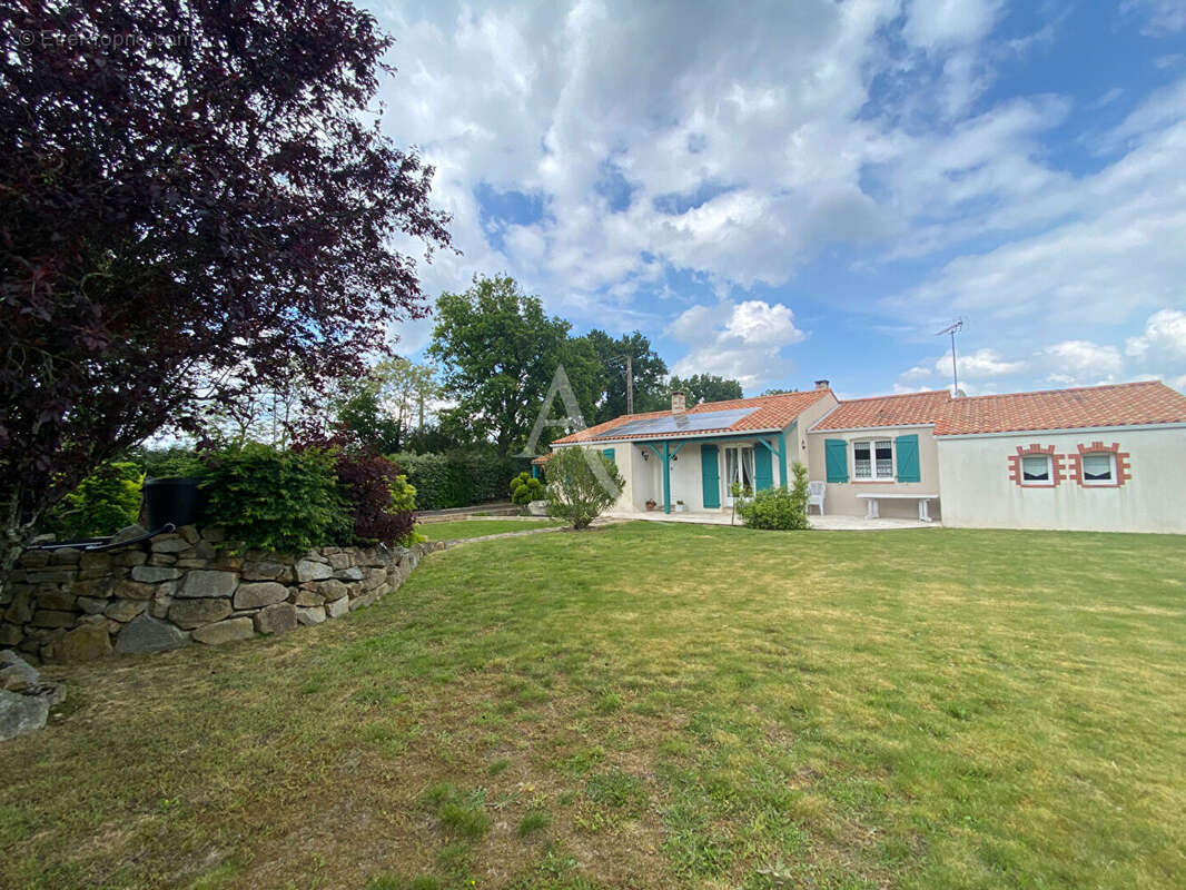 Maison à SAINTE-FLAIVE-DES-LOUPS