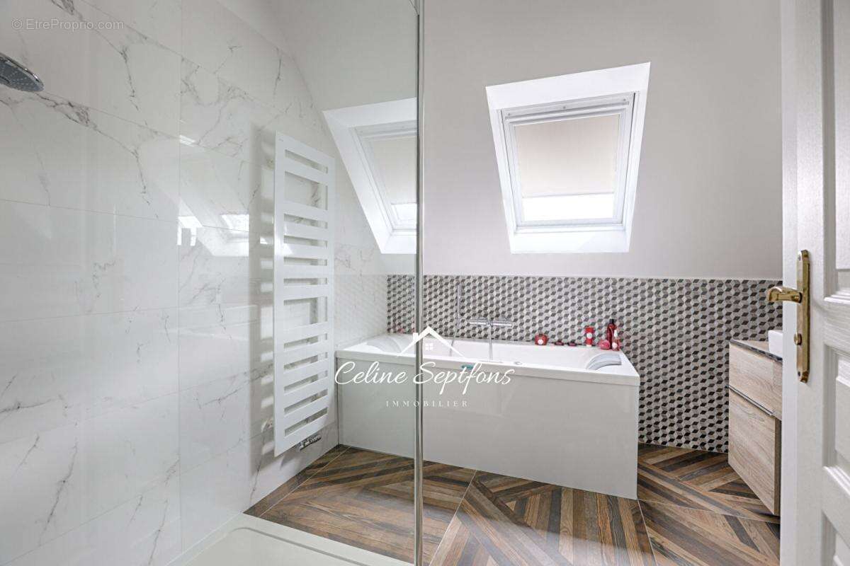 CHAMPCUEIL  Maison familiale de 140 m²  - 4 chambres, jardin, garage et sous-sol total - photo 9