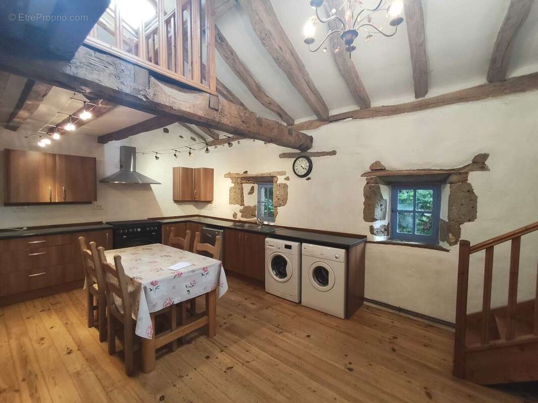 Maison 143 m² à Massignac  - photo 8