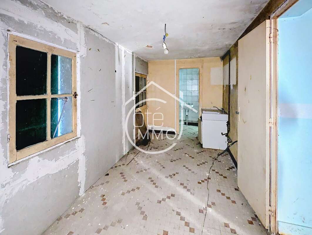 LA FORCE : Maison de 101m² avec local commercial de 111m² à rénover entièrement - photo 7