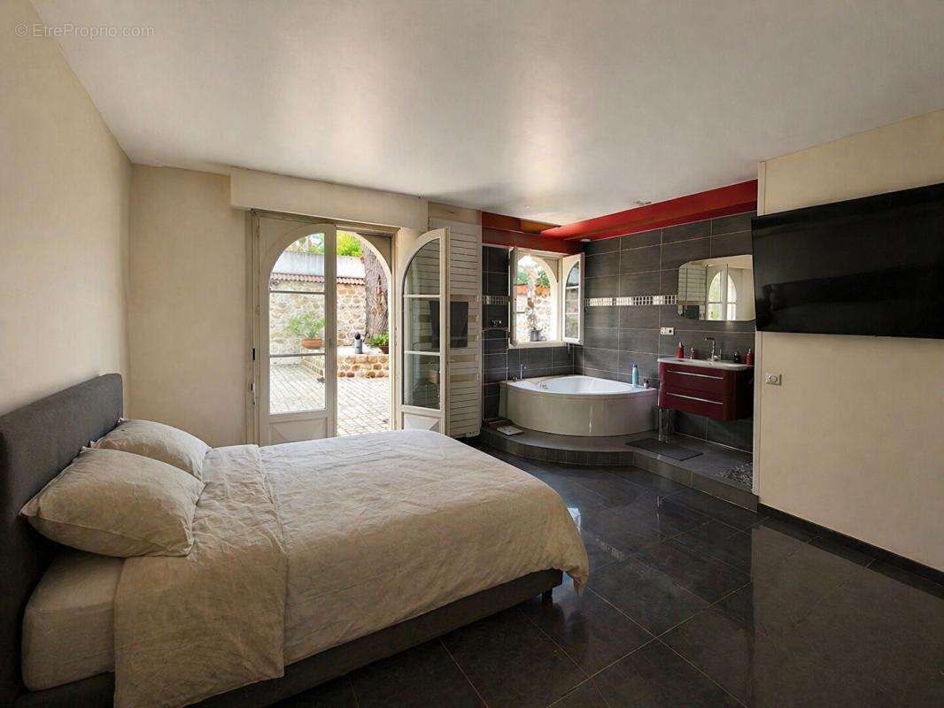 Appartement à LA GARENNE-COLOMBES