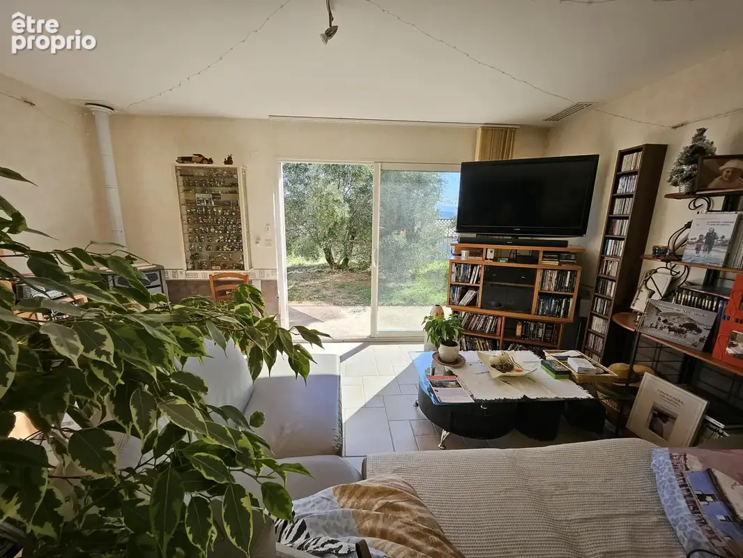 Maison provencale 112 m2. 3 chambres. garages . piscine. sur 1225 m2 terrain clos amenage. - photo 4