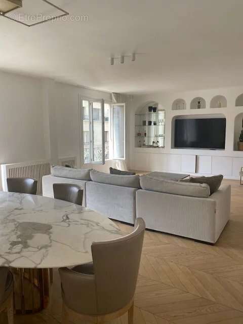 Appartement à NEUILLY-SUR-SEINE