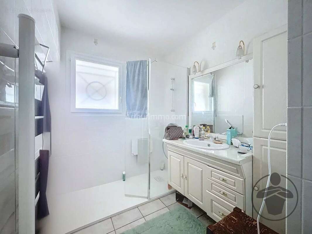 Maison à SAINT-CHRISTOLY-DE-BLAYE