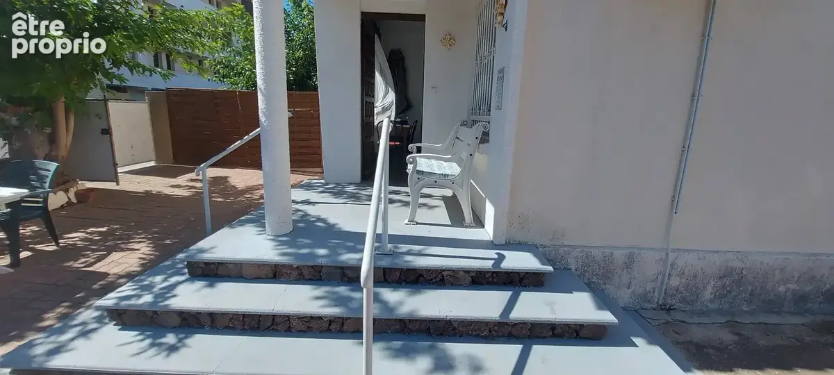 LE GRAU D' AGDE - Maison mitoyenne de type T2 à deux pas du centre et de la plage - photo 4
