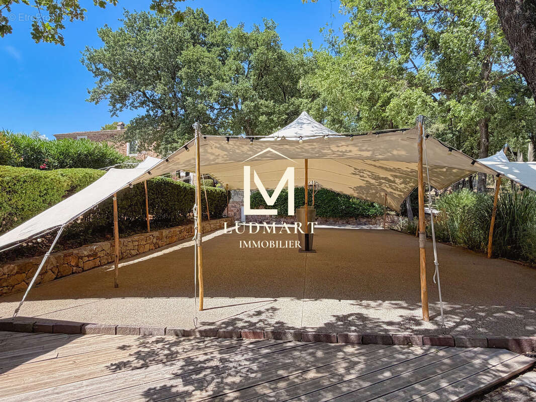 Propriété de caractère avec ancienne bergerie rénovée, piscine et 7,5 hectares en Provence - photo 11