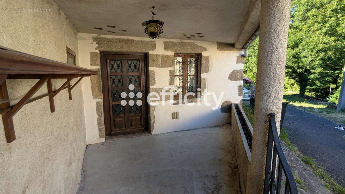 Maison à SAINT-REMY-SUR-DUROLLE