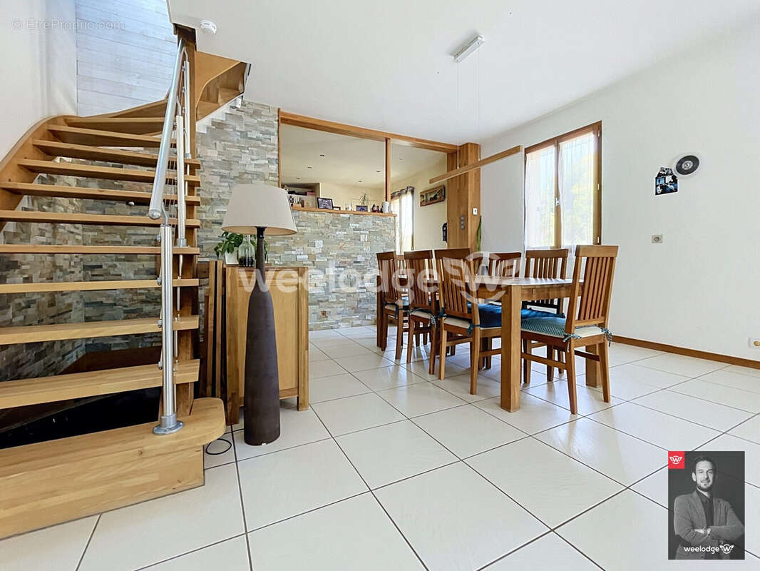 Maison 160 m² à Jouy-Le-Moutier  - photo 3
