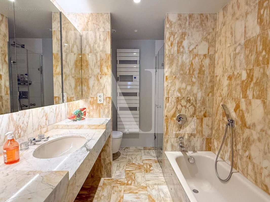 Appartement à VALLAURIS