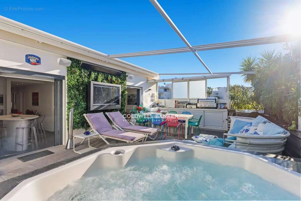 Appartement à VALLAURIS