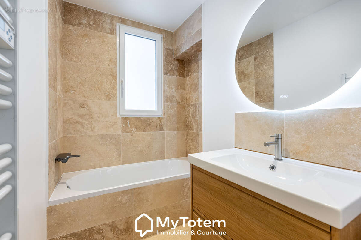 Appartement à PARIS-17E
