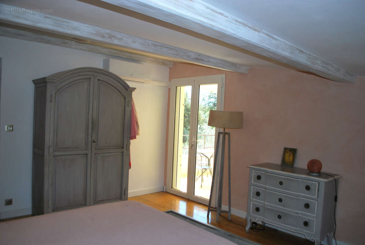 Maison à COTIGNAC