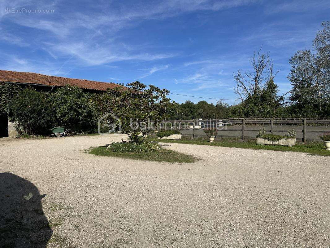 Propriete equestre de 14 hectares - photo 3