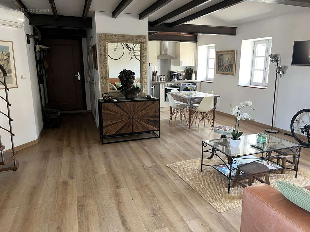 Appartement à VILLENEUVE-LES-AVIGNON