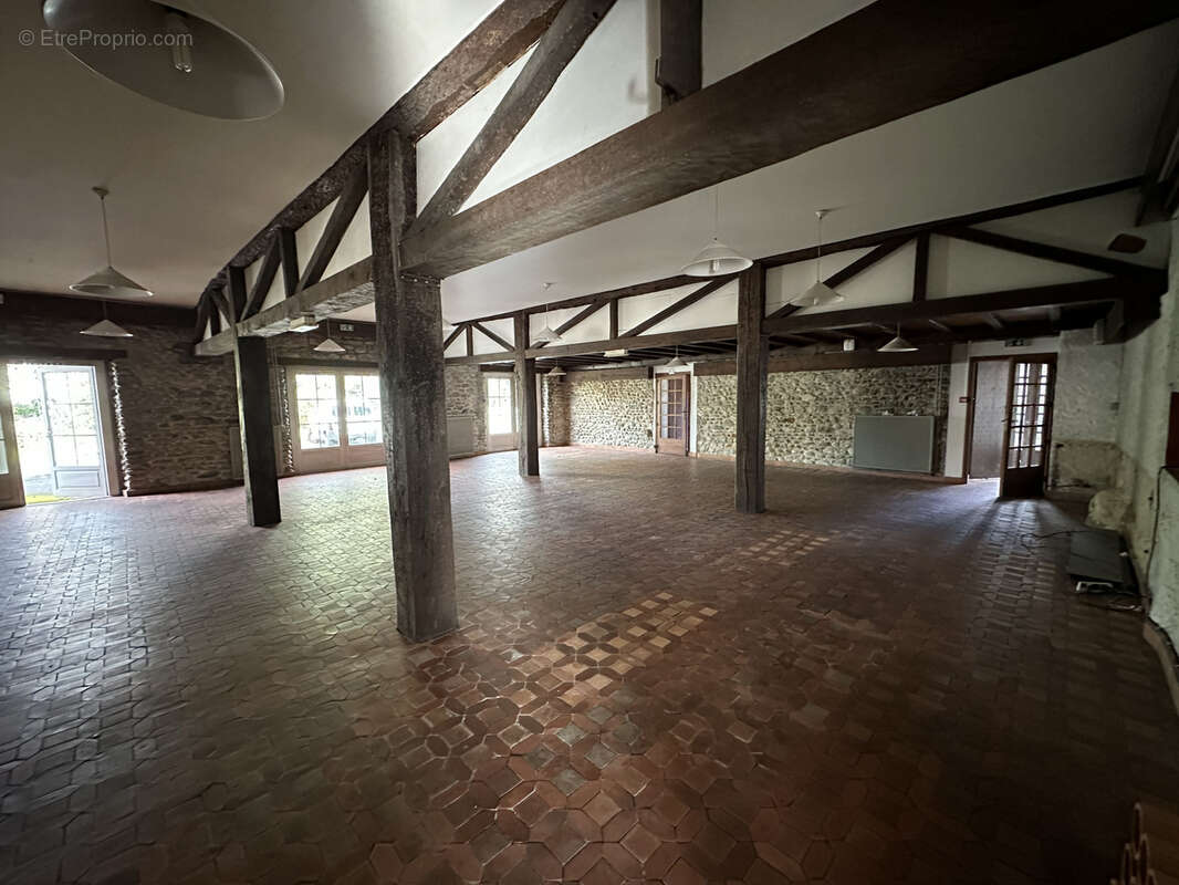 Immeuble de 1120 m2 d'exploitation à Gurmençon - photo 5