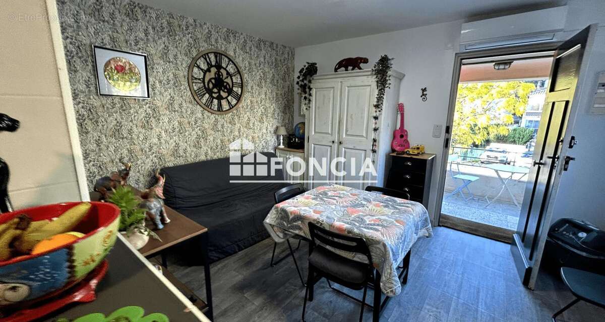 LAVANDOU CENTRE / Appartement 2 pièces proche Centre Ville Lavandou / - photo 3