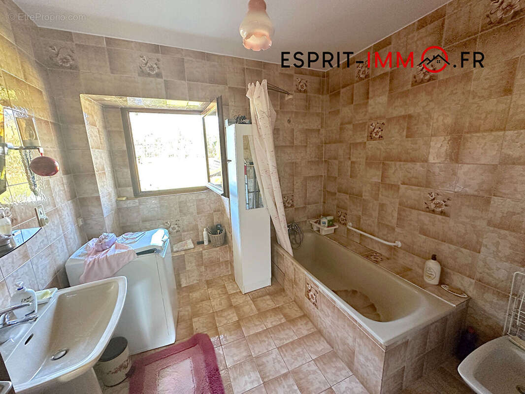 Maison à SAINT-PIERRE-DE-CURTILLE