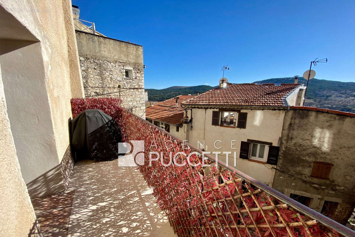 Appartement à COURSEGOULES