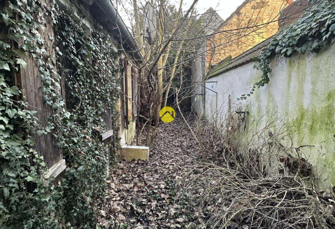 Maison à LA GUERCHE-SUR-L'AUBOIS