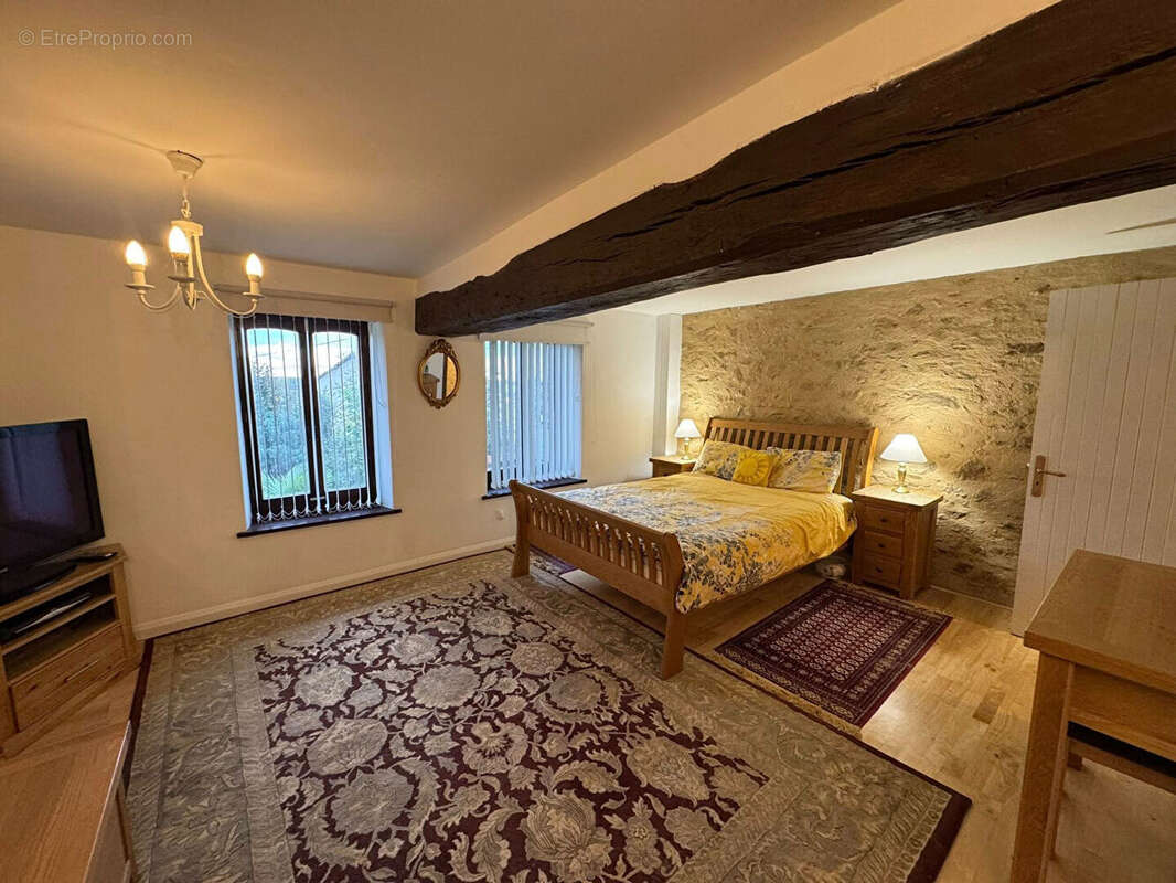 Maison à SAINT-HILAIRE-LA-TREILLE