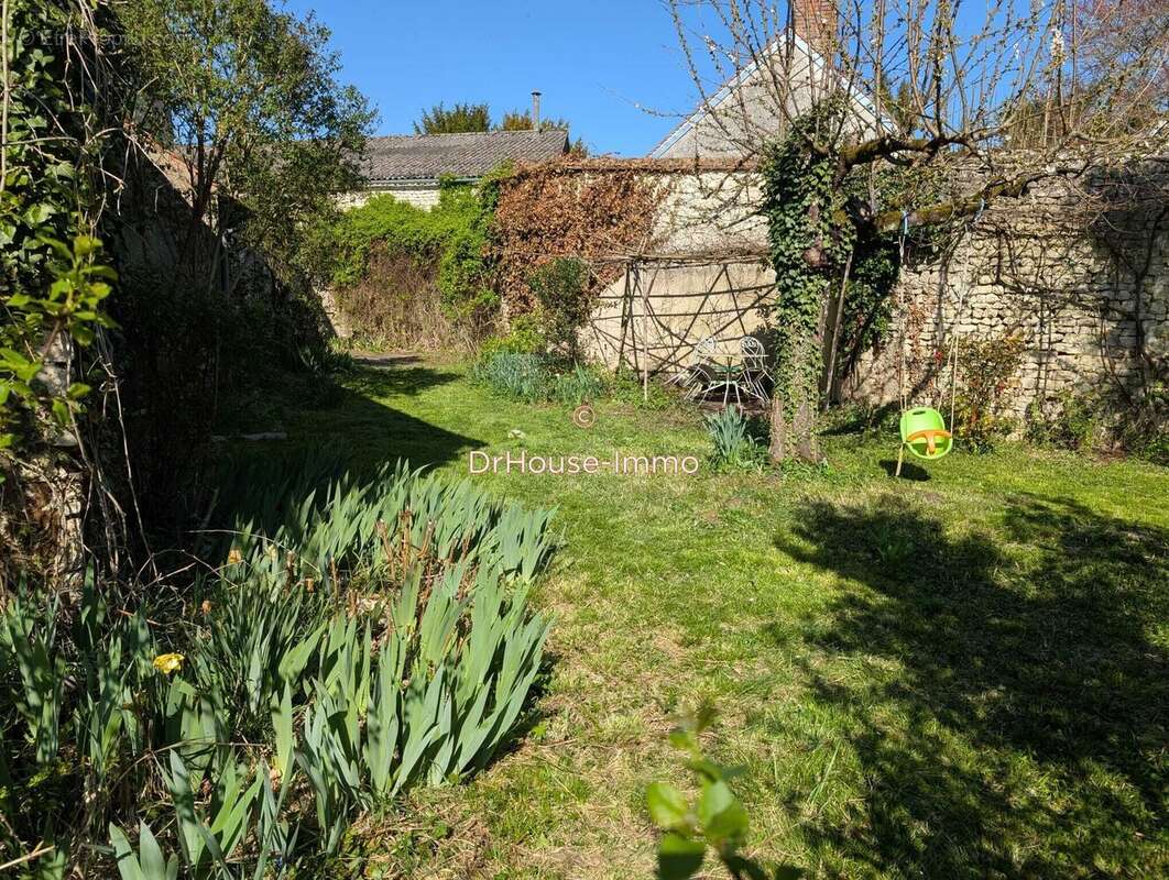 Maison à COURTEMPIERRE